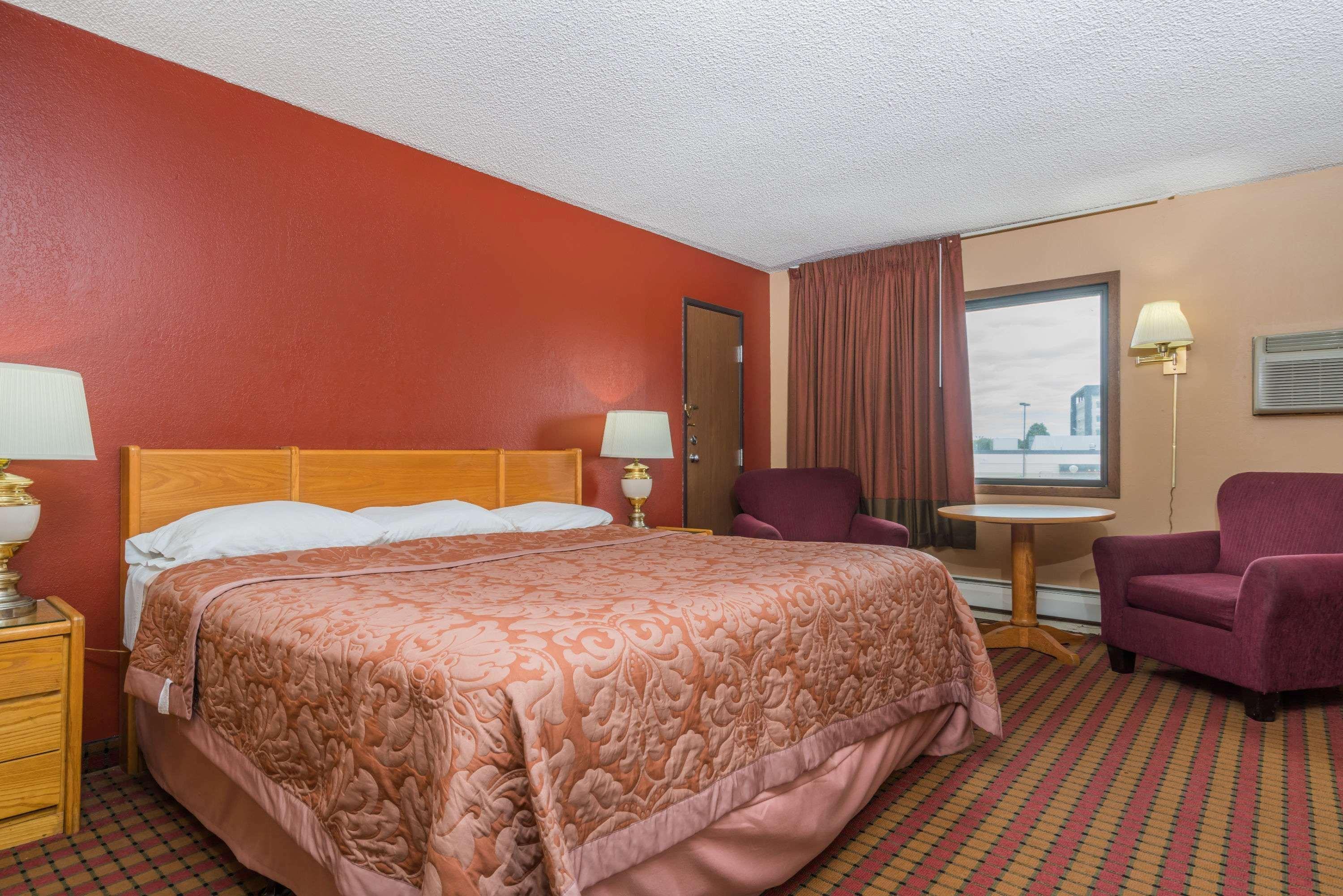Super 8 By Wyndham Brooklyn Center/Mpls Hotel Exterior photo